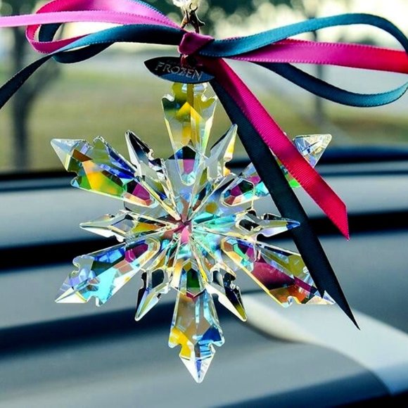 ⛄  Beautiful Christmas Frozen Snowflake Crystal Pendant ⛄ - Picture 2 of 3